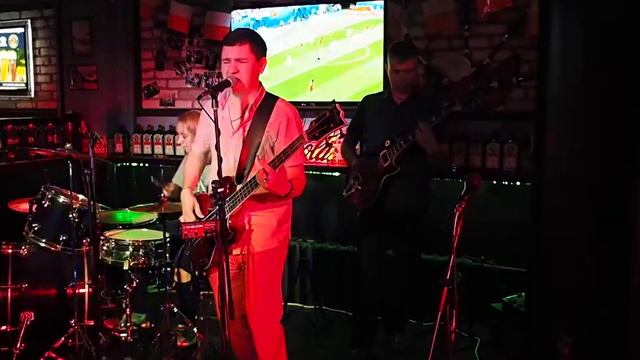 Мумий Тролль - Владивосток 2000 (кавер гр. Радио Ночь - Harat's Pub - 24.06.2017) смотреть онлайн