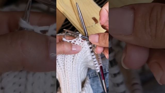 Как закрыть макушку на шапке-тыковке. Убавки на резинке 2*2 смотреть онлайн