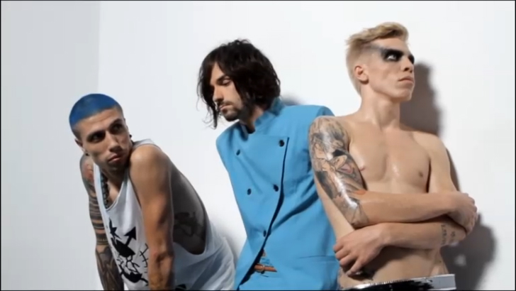 Quest Pistols Show ft. Артур Пирожков - Революция смотреть онлайн