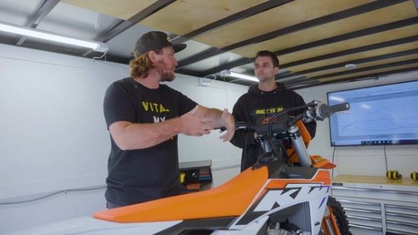 2023 KTM 300 SX Two Stroke Makes More Horsepower than a 350 Four Stroke? | Dyno Comparison