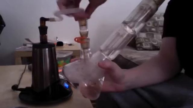 Extreme Vaporizer Bong Milking смотреть онлайн