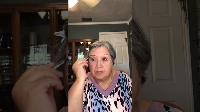 Glam palette doing half face makeup смотреть онлайн