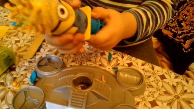 Набор пластилина Play Doh безумные прически для миньонов смотреть онлайн