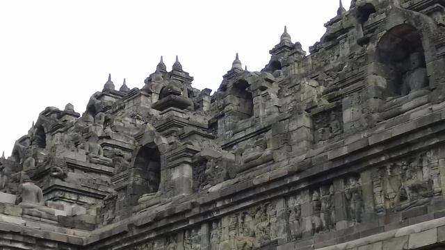 YOU CAN'T MISS THIS CITY IN INDONESIA | Yogyakarta Travel Guide смотреть онлайн