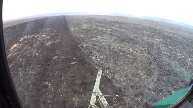 Да... С такой пахотой мы тут напашем ! Пахота в декабре месяце. И как получается? смотреть онлайн