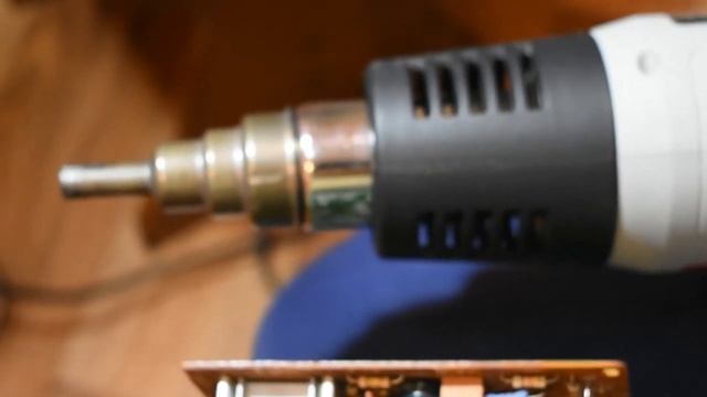 Как выпаять крупные детали с платы, Строительный фен - решение смотреть онлайн