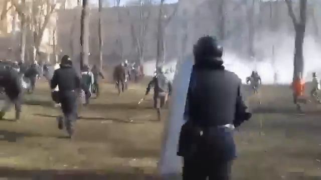 Ukraine Kiev. Ужас в Мариинском парке 20 02 2014