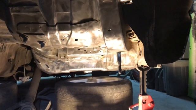 Зачищаем днище, усиляем кузов Skyline. Ремонт Skyline Часть 3 смотреть онлайн