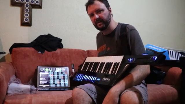 Does the Alesis Vortex Wireless 2 work with iPad?! Unboxing and keytar history / comparison смотреть онлайн