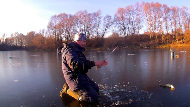 ЩУКИ КЛЮЮТ ОДНА ЗА ОДНОЙ!!! Попал на раздачу | Первый лед 2020-2021 смотреть онлайн