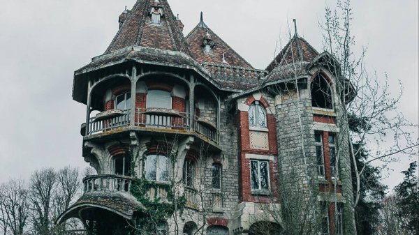 Заброшенный особняк-лабиринт ( Follow the Ghosts )