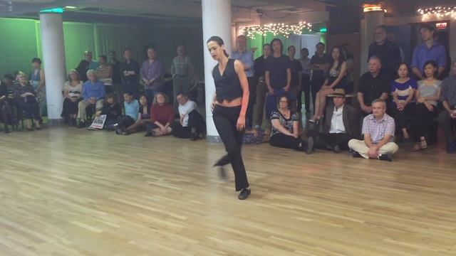 Valeria Solomonoff - Argentine Tango Solo смотреть онлайн