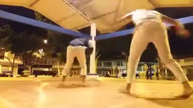 CAPOEIRA CDO IBAGUÉ INSCRIPCIONES ABIERTAS.KIOSKO PARRALES.CLASES 8 pm toda la semana..Axê Galera!! смотреть онлайн