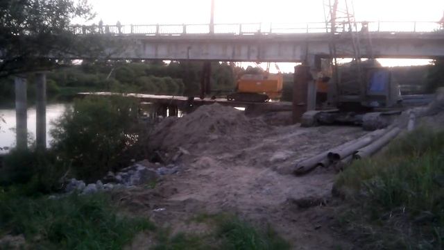 Ремонт моста у Гостиловки смотреть онлайн