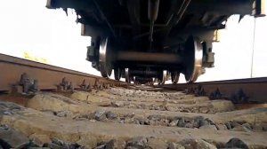 Съёмка под поездом. Under a train. Поез вид снизу. Видео про поезда для детей.