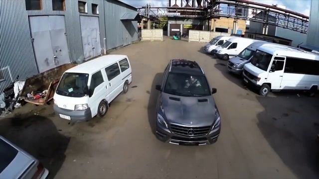 Mercedes Benz ML 500 Оклейка в Черных Хром смотреть онлайн