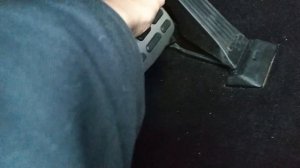 Установка оригинальных нержавеющих накладок на педали Киа Спортейдж