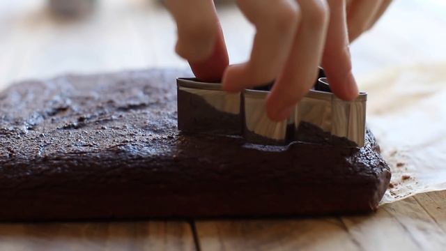 Vegan Christmas Tree Brownies // HCLF, Fruit-sweetened, Gluten-free