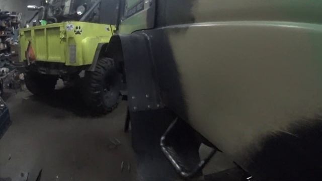 Мерседес унимог на Ниссан атлас. Примерно так.)))