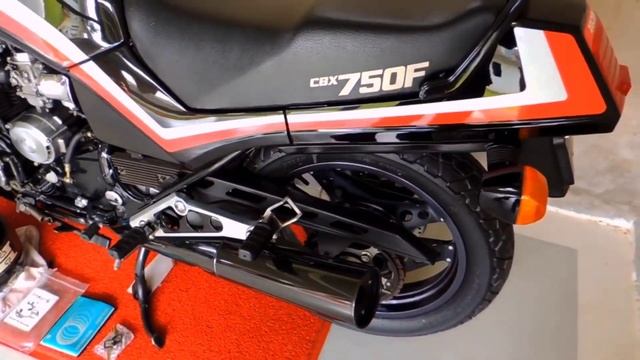 HONDA CBX 750-F | Ainda vale a pena? смотреть онлайн
