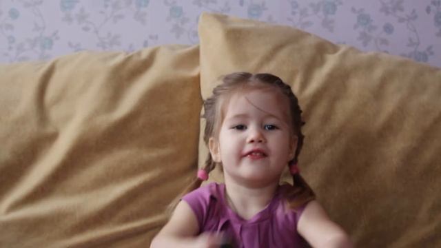 Спасибо, бабушка! (поздравление на 8-е марта от внучек-малышек) смотреть онлайн