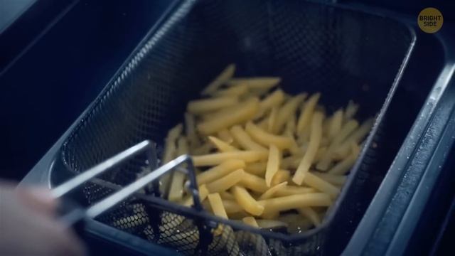 Chicken Nuggets Have a Secret + Other Sneaky Fast Food Tricks смотреть онлайн