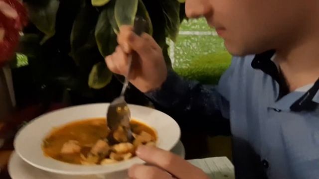 ЗНАМЕНИТЫЙ ТАЙСКИЙ СУП ТОМ ЯМ. ДЕГУСТАЦИЯ. ЕДРЕНЫЙ НО ОЧЕНЬ ВКУСНЫЙ СУП. смотреть онлайн