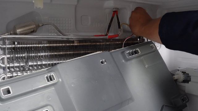 Samsung Refrigerator Freezer Not Working or Won't Cool Enough - Ideas to Test and Fix! смотреть онлайн