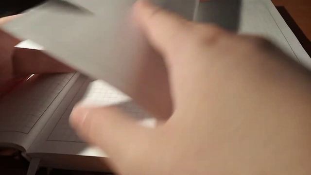 ASMR листаю чистые листы новой тетради смотреть онлайн