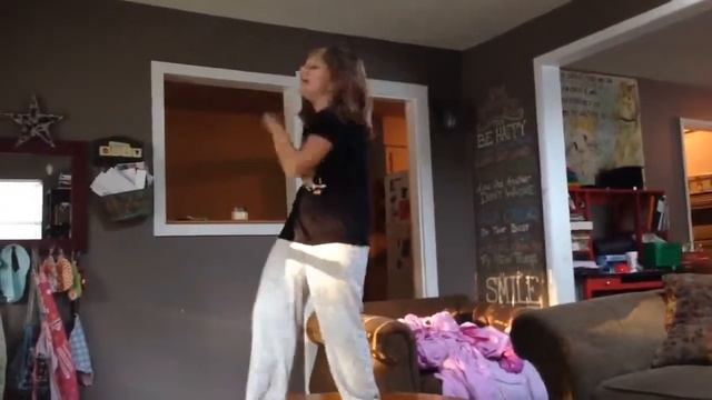 Dance, never dance. #bestdancer #bestdanceever #dancedancedance #booyah смотреть онлайн