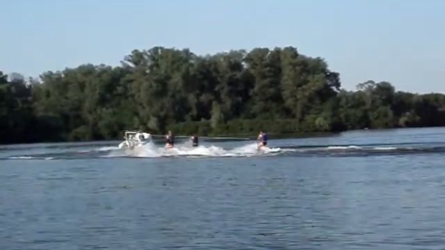 GRAND G480GL и Yamaha 70 л.с. одновременный выход 4 воднолыжников смотреть онлайн