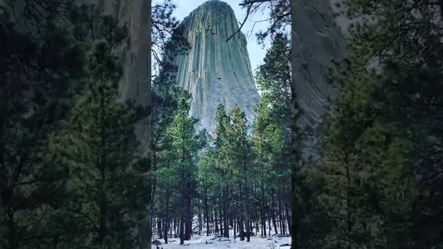 The sacred Devil's Tower in Wyoming North America. Surrounded by relatively flat land and woods смотреть онлайн