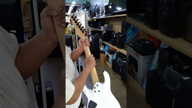 Ibanez 7 strings Steve Vai signature - Cash converter Ampang Point смотреть онлайн