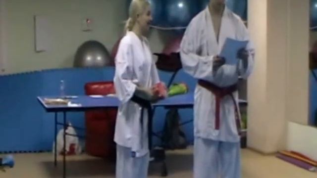 Присвоение красного пояса по каратэ Assigning a red belt in karate смотреть онлайн