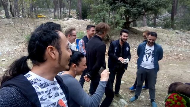 САНЯ ДЕЛАЕТ ПРЕДЛОЖЕНИЕ ЭЛЕ НА ПИКНИКЕ смотреть онлайн