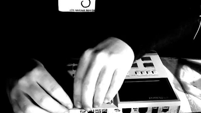 Roland TR-505 citcuit bent смотреть онлайн