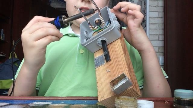 Пайка скруток в распределительной коробке смотреть онлайн