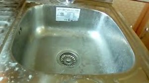 Как установить мойку на тумбу с помощью брусков!