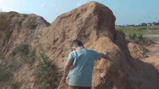 Настоящая стройка, настоящие строительные машины и песчаные горки смотреть онлайн