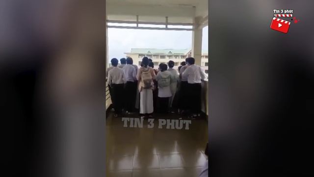 Thấy thầy giáo XÁCH CẶP VỀ quên tiết dạy cuối, cả lớp ra cửa nín thở HÓNG THẦY RA CỔNG | Tin 3 Phút смотреть онлайн