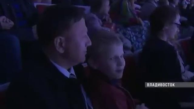 Олимпийские чемпионы вышли на лёд "Фетисов Арены" смотреть онлайн