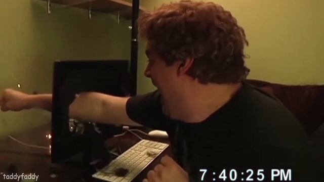 Uh Oh - Dude breaks his Computer after playing Maze Game смотреть онлайн