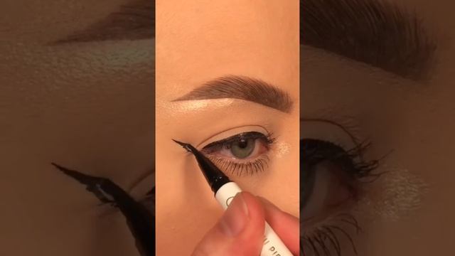 2 вида стрелок #shorts #макияж #стрелки