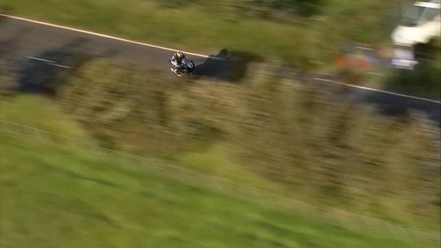 How to out run a helicopter on a GSXR 1000 Superbike by Guy Martin смотреть онлайн