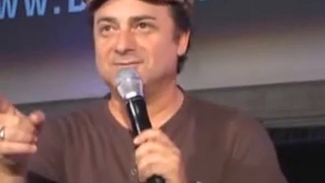 (Stablized) Comic, Kevin Pollak imitates William Shatner at BlogWorld w/ Guy Kawasaki смотреть онлайн