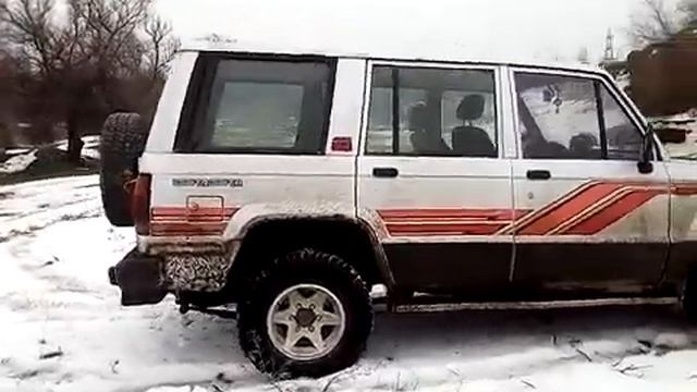 Оффроуд Исузу Трупера с мотор от Мондео Александрия у реки! смотреть онлайн