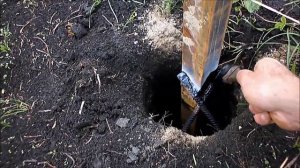 Установка столбов для забора