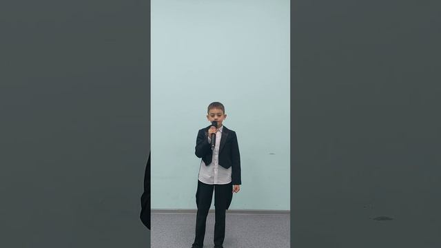 Комаровский Сергей-Песня "33 коровы". Музыка М. Дунаевский, слова Н.Олев. смотреть онлайн