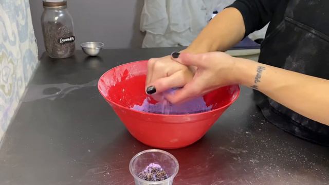 Relax and Unwind With Lavender Bath Bombs смотреть онлайн