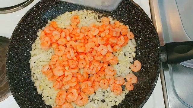 Спагетти с креветками в чесночно-сливочном соусе смотреть онлайн